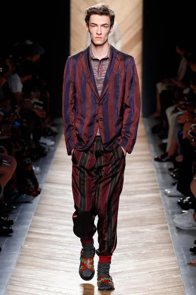 Look 35